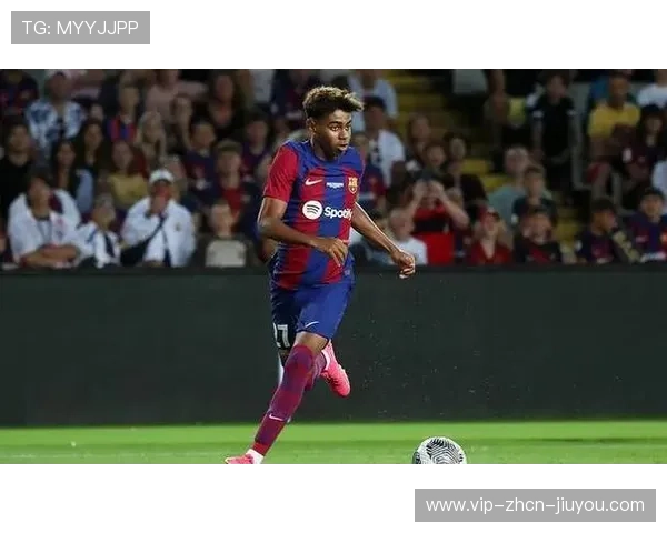 亚马尔右路内切完成突破